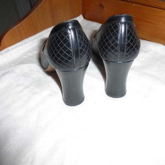 CHANEL BLACK LEATHER PUMPS 37.5-7 QUILTED Heels mules sandals slides slip on in - Picture 3 of 7